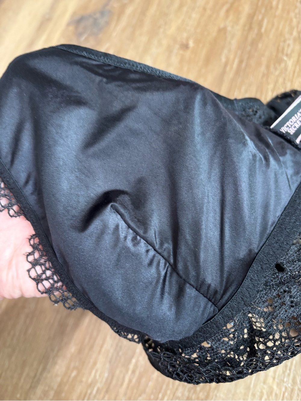 Victoria's Secret Black Lace Bralette with Scalloped Edges Large - Picture 5 of 5
